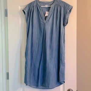 Gap maternity jean dress. BNWT.